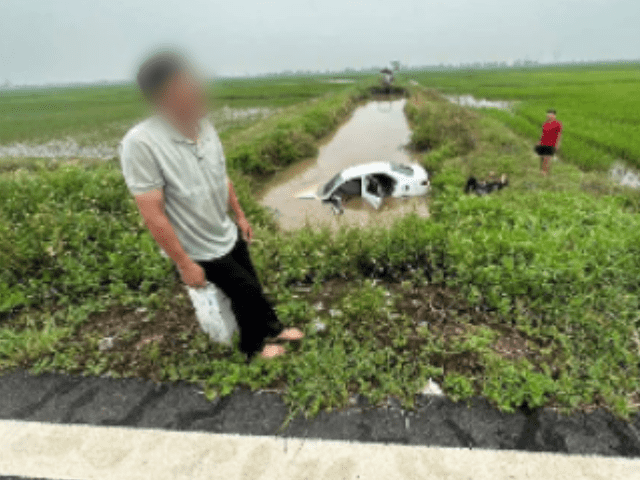 Bảo hiểm ô tô, Bảo hiểm thân vỏ ô tô, Emily xevaban, Bảo hiểm bắt buộc, Mua bảo hiểm ô tô, tư vấn bảo hiểm miễn phí, đòi quyền lợi bảo hiểm miễn phí, Ô tô lao xuống mương, Bảo hiểm ngập nước, ô tô ngập nước.